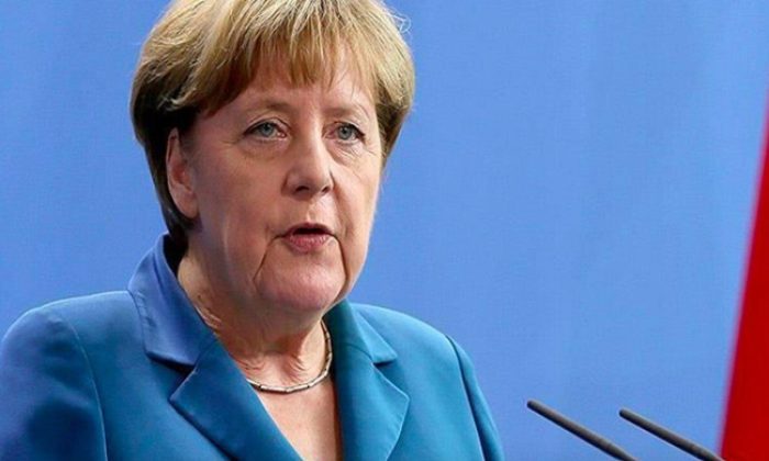 ALMANYA BAŞBAKANI MERKEL, TÜRKİYE’YE 3 MİLYAR EURO YARDIM KONUSUNDA ANLAŞTIKLARINI DUYURDU