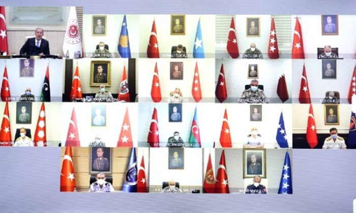 Millî Savunma Bakanı Hulusi Akar, Birlik Komutanları ile Video Telekonferans Toplantısı Yaptı