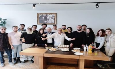 Turgut Geleç’e oyuncu dostları sürpriz doğum günü partisi hazırladı
