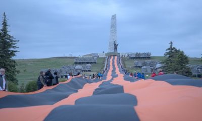 Активисты МГЕР, «Волонтёрской Роты» и «Молодой Республики» к 9 мая развернули 300-метровую Георгиевскую ленту на Саур-Могиле