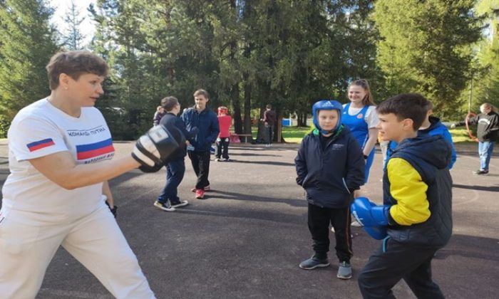 Активисты «Женского движения Единой России» навестили белгородских детей в оздоровительном лагере Костромской области