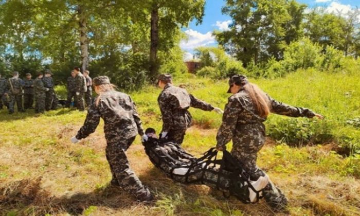 Birleşik Rusya destekçilerinin girişimiyle Perm Bölgesi’nde gençlerin ilk askeri ve spor eğitimine yönelik bir proje uygulanıyor